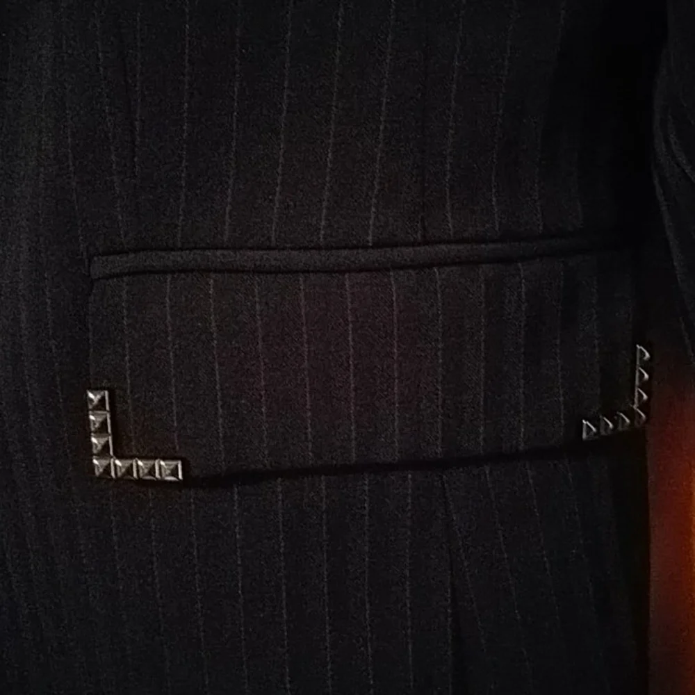 Tahari suit jacket 8 black pinstripes - Picture 5 of 9